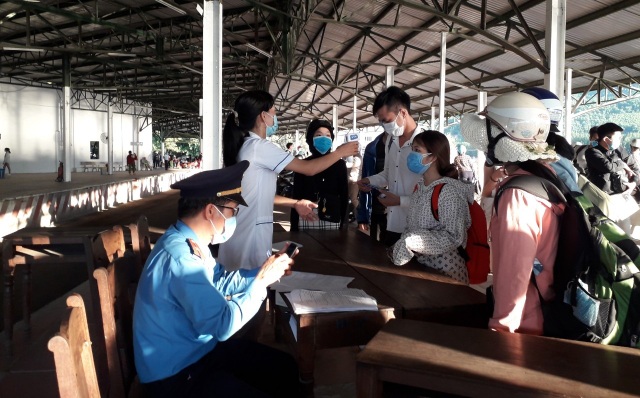 Thừa Thiên Huế điều xe quân đội đón người dân từ Đà Nẵng trở về - 3 Thừa Thiên Huế điều xe quân đội đón người dân từ Đà Nẵng trở về - 3