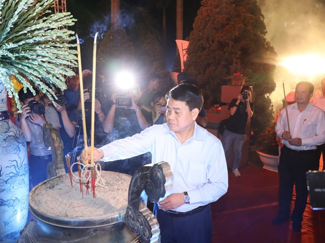 Thanh niên Thủ đô thắp nến tri ân các anh hùng liệt sĩ - 2 Thanh niên Thủ đô thắp nến tri ân các anh hùng liệt sĩ - 2