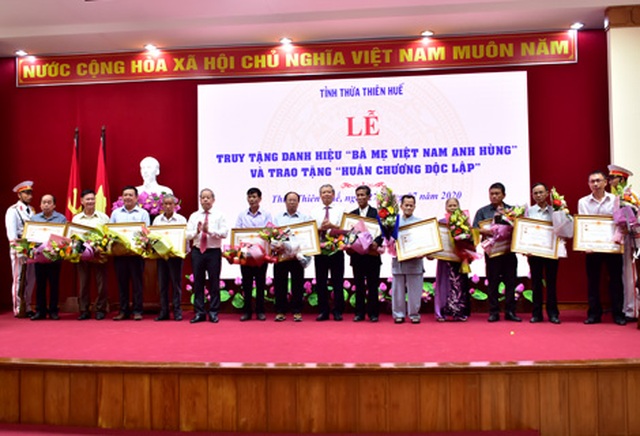 Thừa Thiên Huế: Truy tặng 12 mẹ danh hiệu Bà mẹ Việt Nam anh hùng - 1 Thừa Thiên Huế: Truy tặng 12 mẹ danh hiệu Bà mẹ Việt Nam anh hùng - 1