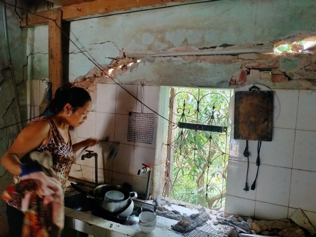 Trận động đất khiến Hà Nội rung lắc: Hàng trăm ngôi nhà nứt toác ở Sơn La - 1