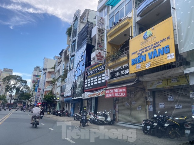 Nhà phố tiền tỷ thi nhau đóng cửa, treo biển cho thuê ở trung tâm Sài Gòn - 13 Nhà phố tiền tỷ thi nhau đóng cửa, treo biển cho thuê ở trung tâm Sài Gòn - 13