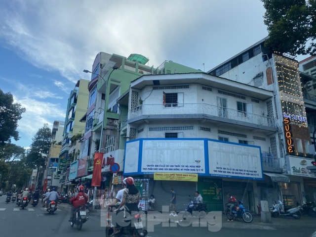 Nhà phố tiền tỷ thi nhau đóng cửa, treo biển cho thuê ở trung tâm Sài Gòn - 3
