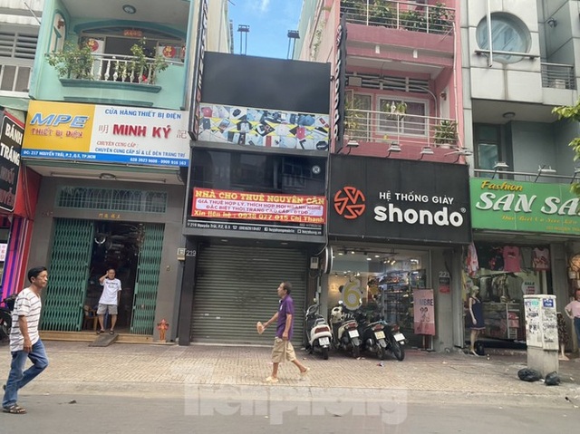 Nhà phố tiền tỷ thi nhau đóng cửa, treo biển cho thuê ở trung tâm Sài Gòn - 4