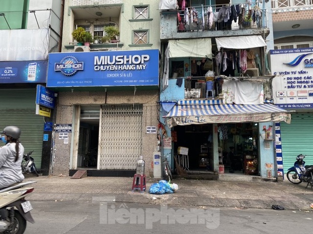 Nhà phố tiền tỷ thi nhau đóng cửa, treo biển cho thuê ở trung tâm Sài Gòn - 9 Nhà phố tiền tỷ thi nhau đóng cửa, treo biển cho thuê ở trung tâm Sài Gòn - 9
