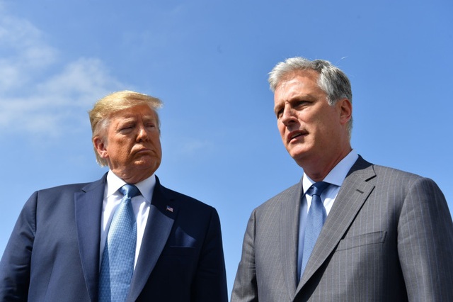 Cố vấn thân cận hàng đầu của Tổng thống Trump mắc Covid-19 - 1 Cố vấn thân cận hàng đầu của Tổng thống Trump mắc Covid-19 - 1