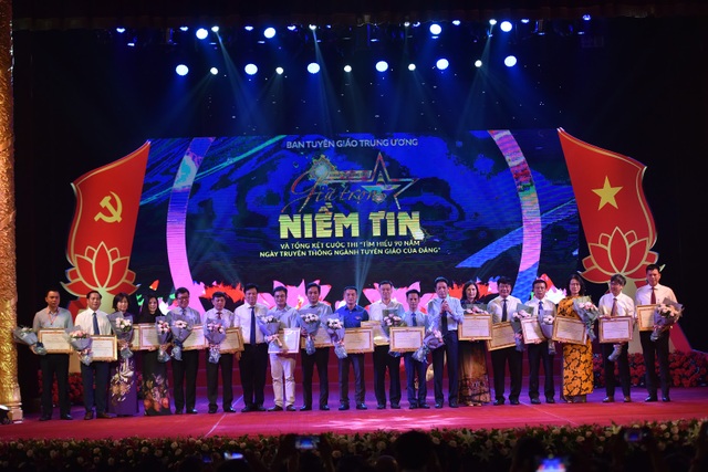 Trao giải cuộc thi tìm hiểu 90 năm ngành Tuyên giáo của Đảng - 6 Trao giải cuộc thi tìm hiểu 90 năm ngành Tuyên giáo của Đảng - 6