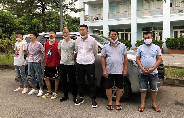 Hà Nội: Bắt 5 người Trung Quốc nhập cảnh “chui”, chuẩn bị bay vào TPHCM - 1 Hà Nội: Bắt 5 người Trung Quốc nhập cảnh “chui”, chuẩn bị bay vào TPHCM - 1