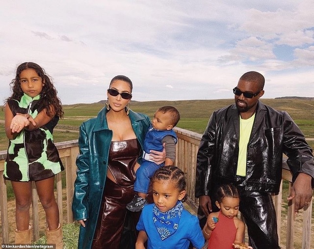 Kim Kardashian khóc khi trò chuyện với chồng trên ô tô - 9 Kim Kardashian khóc khi trò chuyện với chồng trên ô tô - 9