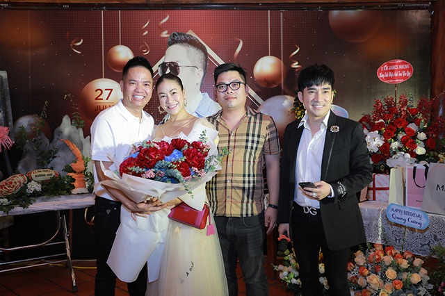 Quang Hà tổ chức tiệc sinh nhật cho “ông bầu” Quang Cường - 4 Quang Hà tổ chức tiệc sinh nhật cho “ông bầu” Quang Cường - 4