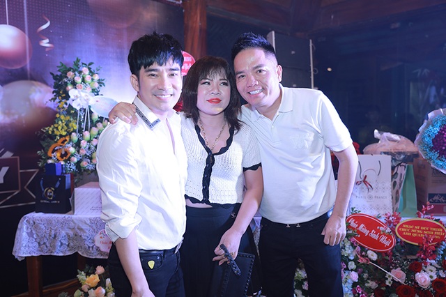 Quang Hà tổ chức tiệc sinh nhật cho “ông bầu” Quang Cường - 5 Quang Hà tổ chức tiệc sinh nhật cho “ông bầu” Quang Cường - 5