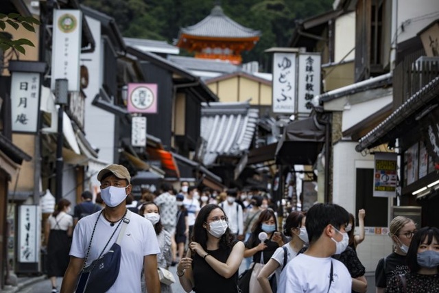 Cuộc chiến cam go phía trước của thế giới với đại dịch Covid-19 - 1