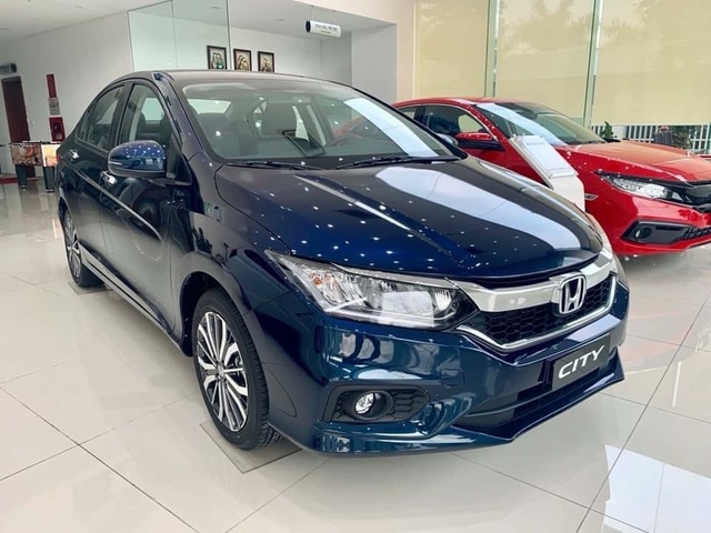 Ô tô cắt lỗ xả hàng, giảm tới 180 triệu đồng - 2 Ô tô cắt lỗ xả hàng, giảm tới 180 triệu đồng - 2