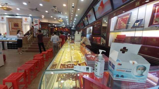 Ông bố quốc dân được con cháu tín nhiệm giao chục cây vàng đi bán - 2 Ông bố quốc dân được con cháu tín nhiệm giao chục cây vàng đi bán - 2