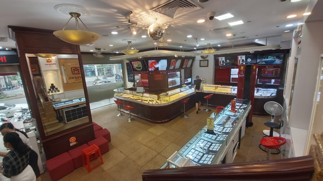 Ông bố quốc dân được con cháu tín nhiệm giao chục cây vàng đi bán - 4 Ông bố quốc dân được con cháu tín nhiệm giao chục cây vàng đi bán - 4