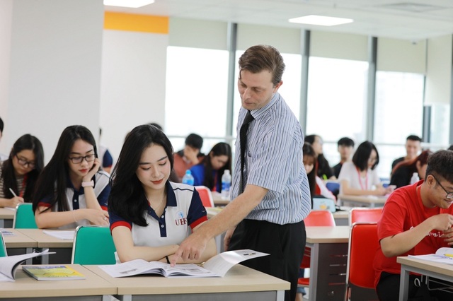 Thiếu tiếng Anh, lao động trẻ thua ngay trên “sân nhà” - 1 Thiếu tiếng Anh, lao động trẻ thua ngay trên “sân nhà” - 1