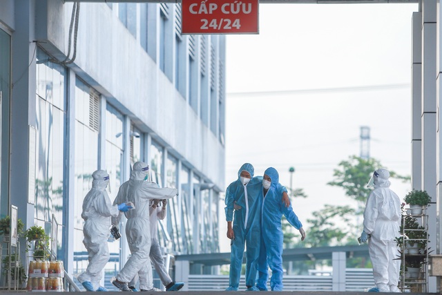 Cụ ông mắc Covid-19 ở Hà Nội bị tổn thương phổi, nhiễm khuẩn huyết - 3 Cụ ông mắc Covid-19 ở Hà Nội bị tổn thương phổi, nhiễm khuẩn huyết - 3