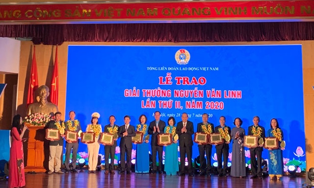 10 cán bộ Công đoàn xuất sắc nhận Giải thưởng Nguyễn Văn Linh lần 2 - 1 10 cán bộ Công đoàn xuất sắc nhận Giải thưởng Nguyễn Văn Linh lần 2 - 1