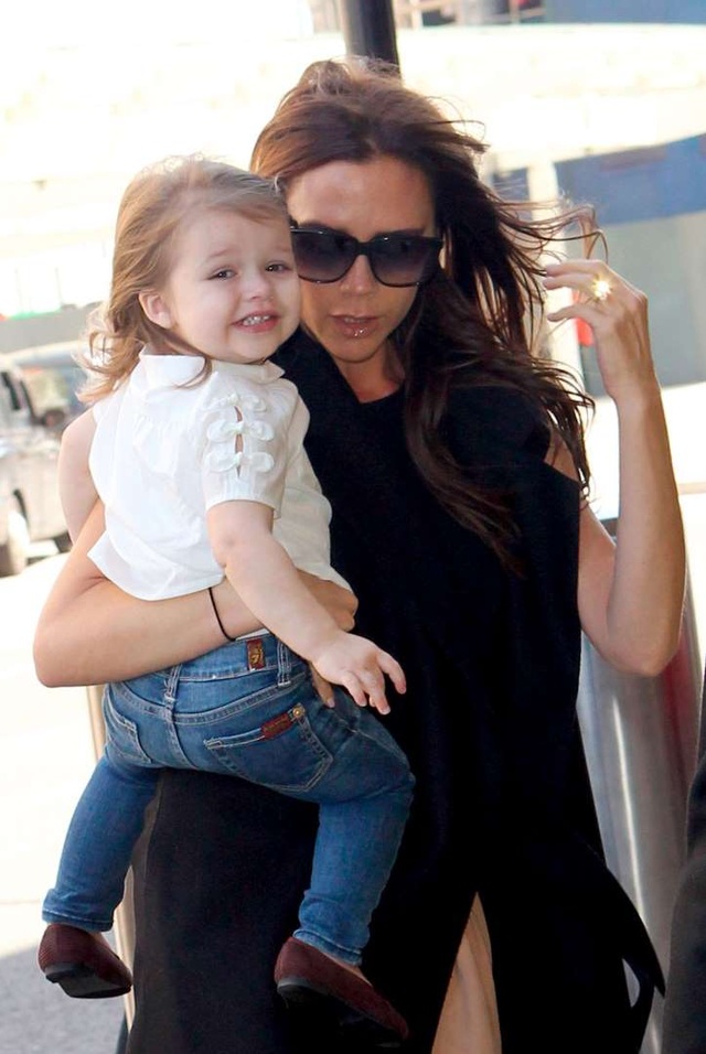 “Công chúa nhà Beckham” đã lớn và biết làm điệu như thế này... - 1 “Công chúa nhà Beckham” đã lớn và biết làm điệu như thế này... - 1