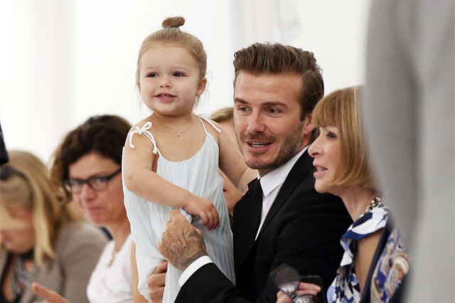 “Công chúa nhà Beckham” đã lớn và biết làm điệu như thế này... - 3 “Công chúa nhà Beckham” đã lớn và biết làm điệu như thế này... - 3
