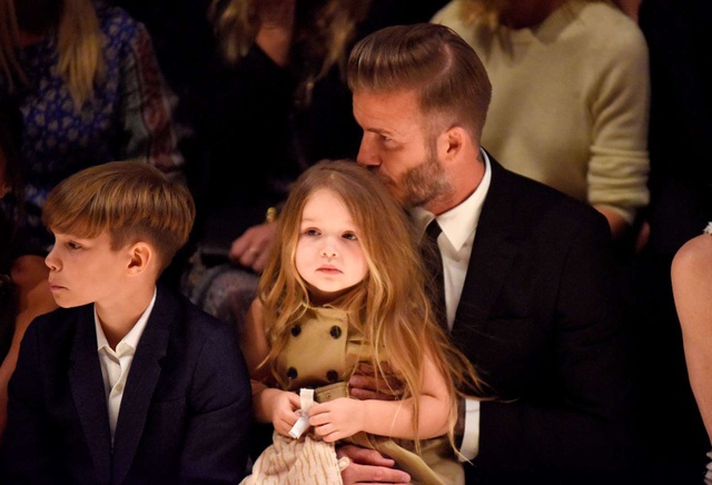 “Công chúa nhà Beckham” đã lớn và biết làm điệu như thế này... - 5 “Công chúa nhà Beckham” đã lớn và biết làm điệu như thế này... - 5