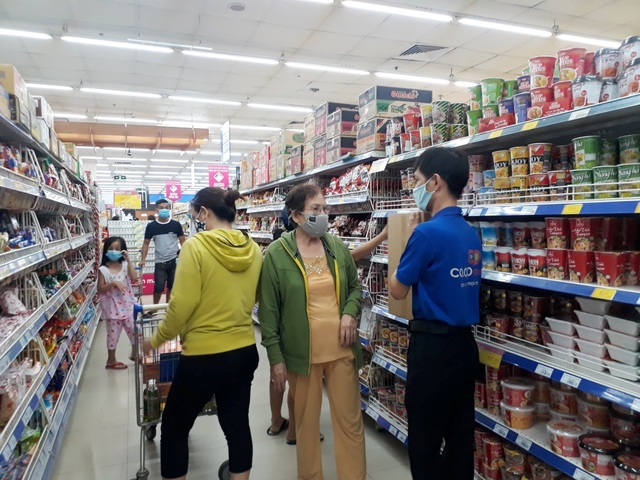 Siêu thị chuẩn bị sẵn gạo, mì gói, khẩu trang, người dân “tha hồ” mua sắm - 13 Siêu thị chuẩn bị sẵn gạo, mì gói, khẩu trang, người dân “tha hồ” mua sắm - 13