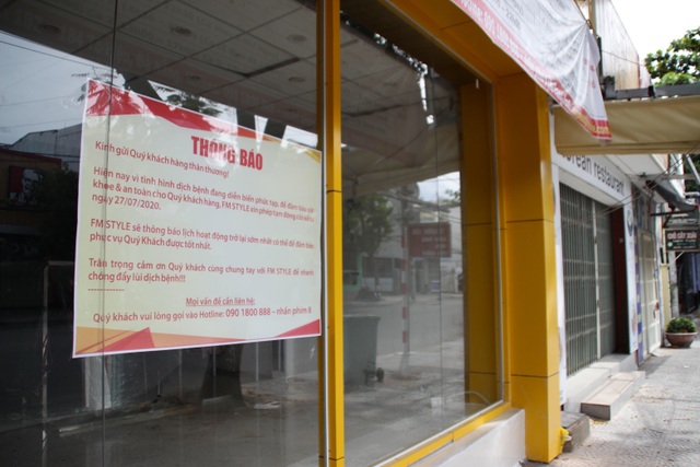 Đà Nẵng: Hàng quán cửa đóng then cài, phố phường vắng vẻ - 2