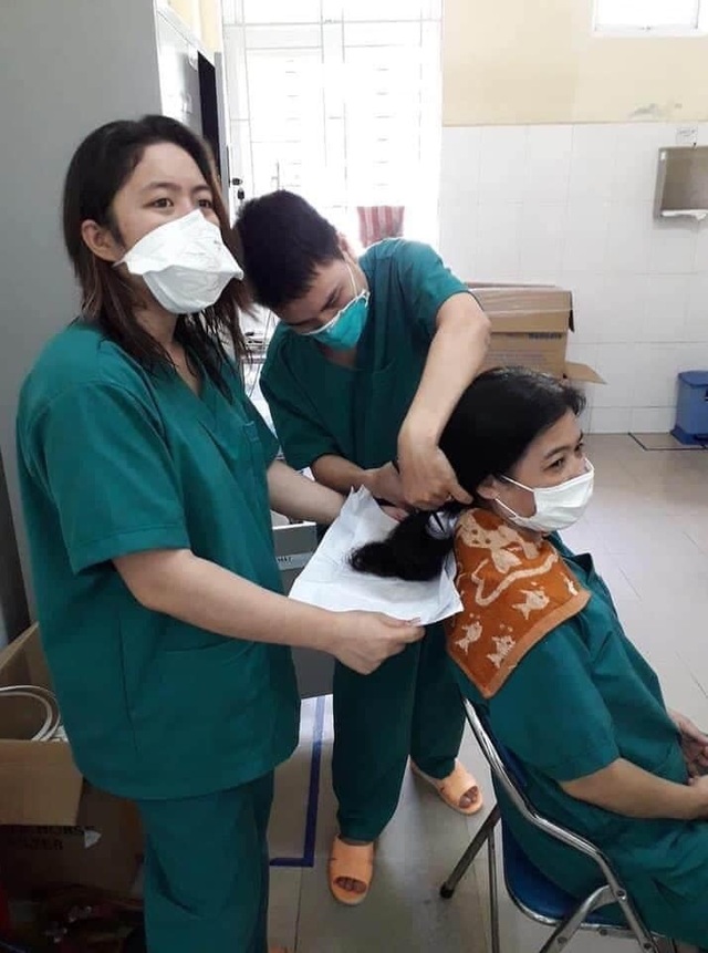 Tự nguyện cách ly và ý thức vì cộng đồng của người nghệ sĩ - 2 Tự nguyện cách ly và ý thức vì cộng đồng của người nghệ sĩ - 2
