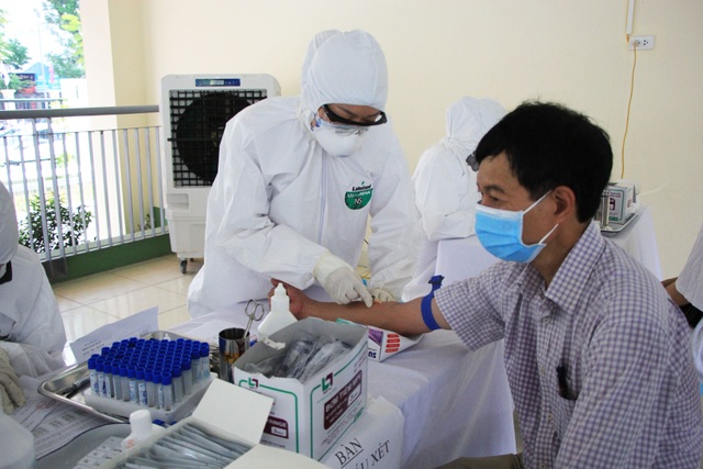 Hà Nội: Người về từ Đà Nẵng hối hả đi xét nghiệm Covid-19 - 5 Hà Nội: Người về từ Đà Nẵng hối hả đi xét nghiệm Covid-19 - 5