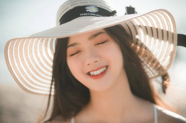 Nữ sinh cao 1m70 bất ngờ gây chú ý khi lên sóng Ai là triệu phú - 9 Nữ sinh cao 1m70 bất ngờ gây chú ý khi lên sóng Ai là triệu phú - 9