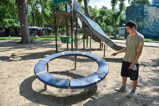 Những trò chơi cũ kỹ, xuống cấp trong Công viên Thống Nhất - 10 Những trò chơi cũ kỹ, xuống cấp trong Công viên Thống Nhất - 10