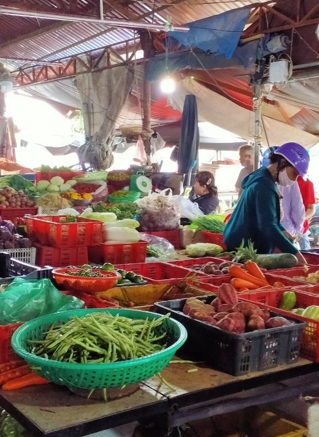 Hội An: Giữa bão Covid-19, giá rau củ tăng chóng mặt, thịt vẫn bình ổn - 2 Hội An: Giữa bão Covid-19, giá rau củ tăng chóng mặt, thịt vẫn bình ổn - 2