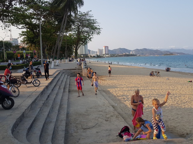 Nha Trang: Dừng hoạt động tập trung đông người trên tuyến công viên bờ biển - 1 Nha Trang: Dừng hoạt động tập trung đông người trên tuyến công viên bờ biển - 1