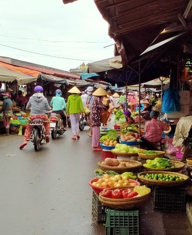 Hội An: Giữa bão Covid-19, giá rau củ tăng chóng mặt, thịt vẫn bình ổn - 3 Hội An: Giữa bão Covid-19, giá rau củ tăng chóng mặt, thịt vẫn bình ổn - 3