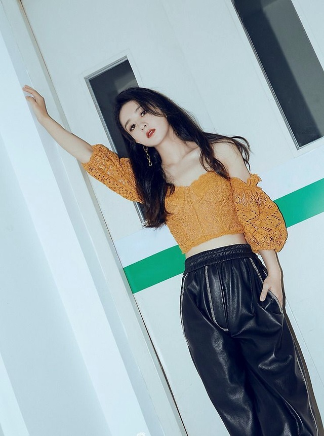 Triệu Lệ Dĩnh khoe nhan sắc mặn mà, quyến rũ - 2 Triệu Lệ Dĩnh khoe nhan sắc mặn mà, quyến rũ - 2