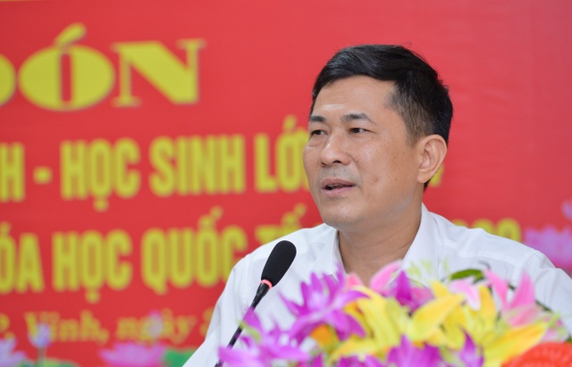 Đón nam sinh xứ Nghệ đầu tiên đạt Huy chương vàng Olympic Hóa học quốc tế - 5 Đón nam sinh xứ Nghệ đầu tiên đạt Huy chương vàng Olympic Hóa học quốc tế - 5