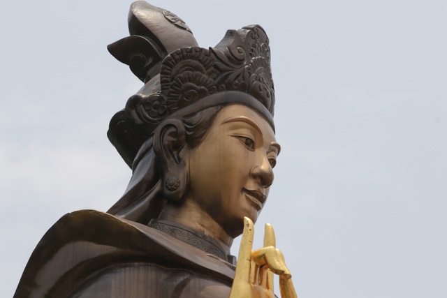 Chiêm ngưỡng bức tượng đồng nguyên chất lớn nhất Việt Nam - 4 Chiêm ngưỡng bức tượng đồng nguyên chất lớn nhất Việt Nam - 4