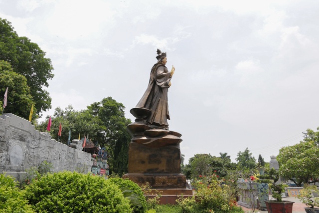 Chiêm ngưỡng bức tượng đồng nguyên chất lớn nhất Việt Nam - 14 Chiêm ngưỡng bức tượng đồng nguyên chất lớn nhất Việt Nam - 14