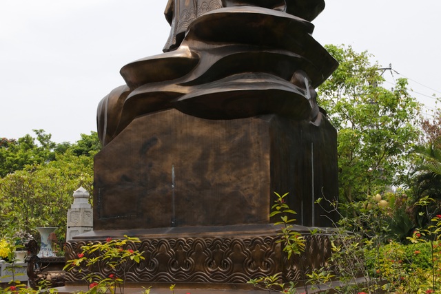 Chiêm ngưỡng bức tượng đồng nguyên chất lớn nhất Việt Nam - 9 Chiêm ngưỡng bức tượng đồng nguyên chất lớn nhất Việt Nam - 9
