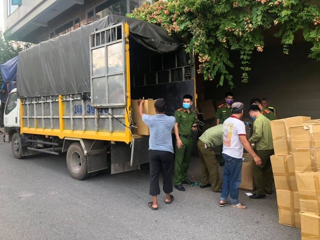 Định ỉm hàng tăng giá, dân buôn cuống cuồng hạ giá khẩu trang vì sợ - 5 Định ỉm hàng tăng giá, dân buôn cuống cuồng hạ giá khẩu trang vì sợ - 5