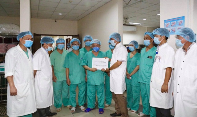 Thừa Thiên Huế: Ca Covid-19 rất nặng đang dần hồi phục - 4 Thừa Thiên Huế: Ca Covid-19 rất nặng đang dần hồi phục - 4