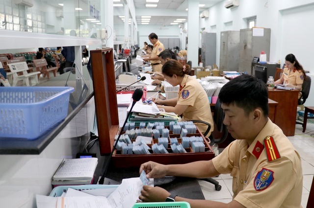 Từ 1/8, sinh viên ngoại tỉnh không được đăng ký biển xe Hà Nội, TP HCM - 2 Từ 1/8, sinh viên ngoại tỉnh không được đăng ký biển xe Hà Nội, TP HCM - 2