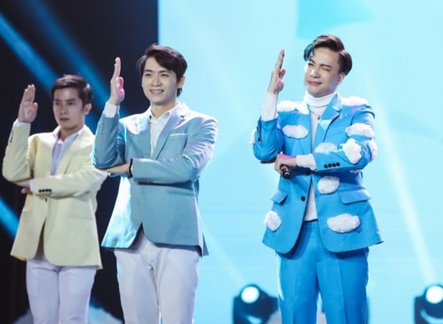 Uyên Linh, Minh Hằng cùng nhiều ca sĩ trình diễn… không có khán giả - 3 Uyên Linh, Minh Hằng cùng nhiều ca sĩ trình diễn… không có khán giả - 3