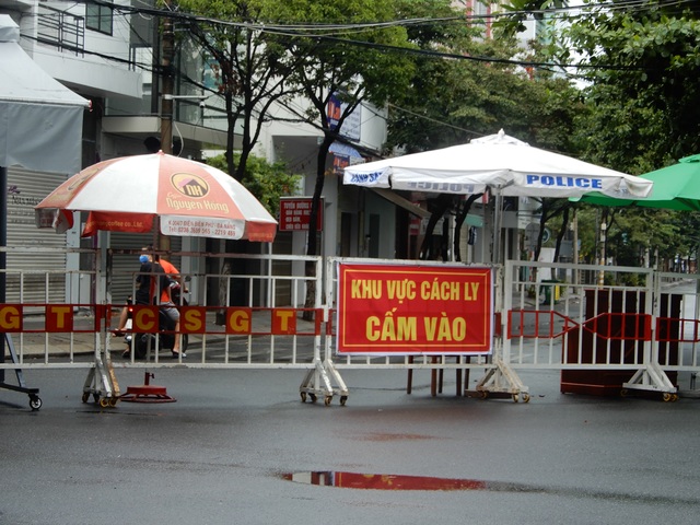 Thứ trưởng Y tế: Để du khách rời Đà Nẵng thời điểm đó là hợp lý - 2 Thứ trưởng Y tế: Để du khách rời Đà Nẵng thời điểm đó là hợp lý - 2