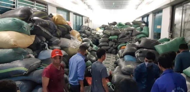 Hé lộ đường dây “hô biến găng tay y tế cũ, số lượng cả chục tấn - 2 Hé lộ đường dây “hô biến găng tay y tế cũ, số lượng cả chục tấn - 2
