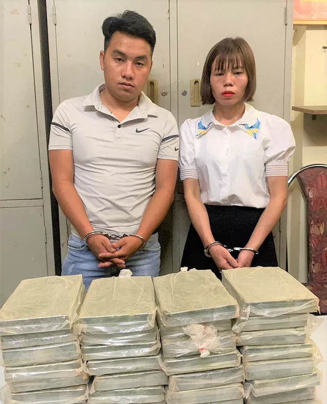 Đôi nam nữ vận chuyển thuê 32 bánh heroin với giá 50 triệu đồng - 1 Đôi nam nữ vận chuyển thuê 32 bánh heroin với giá 50 triệu đồng - 1