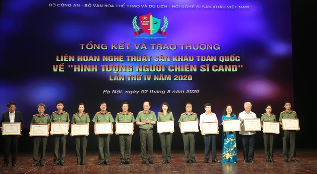 59 nghệ sĩ đoạt Huy chương Vàng tại Liên hoan sân khấu về hình tượng CAND - 1 59 nghệ sĩ đoạt Huy chương Vàng tại Liên hoan sân khấu về hình tượng CAND - 1