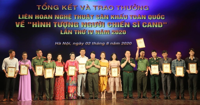 59 nghệ sĩ đoạt Huy chương Vàng tại Liên hoan sân khấu về hình tượng CAND - 3 59 nghệ sĩ đoạt Huy chương Vàng tại Liên hoan sân khấu về hình tượng CAND - 3