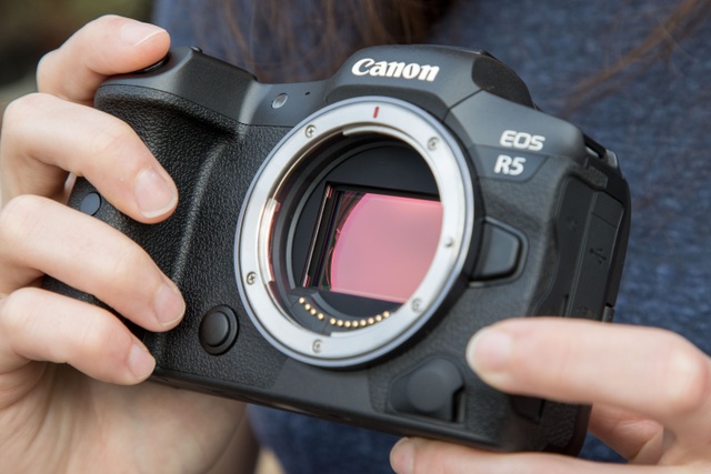 Máy ảnh EOS R5, R6 của Canon gặp lỗi quá tải nhiệt - 1 Máy ảnh EOS R5, R6 của Canon gặp lỗi quá tải nhiệt - 1