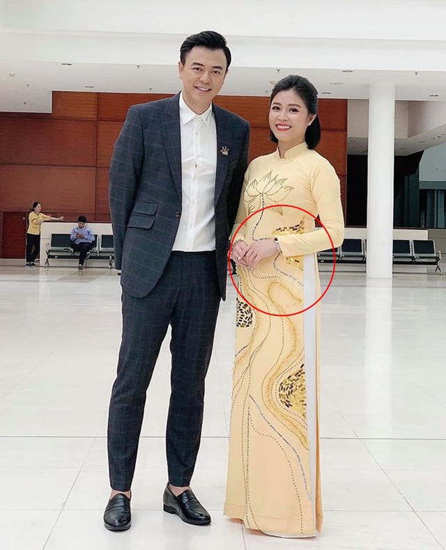 MC Hoàng Linh lên tiếng về tin đồn mang bầu - 1 MC Hoàng Linh lên tiếng về tin đồn mang bầu - 1