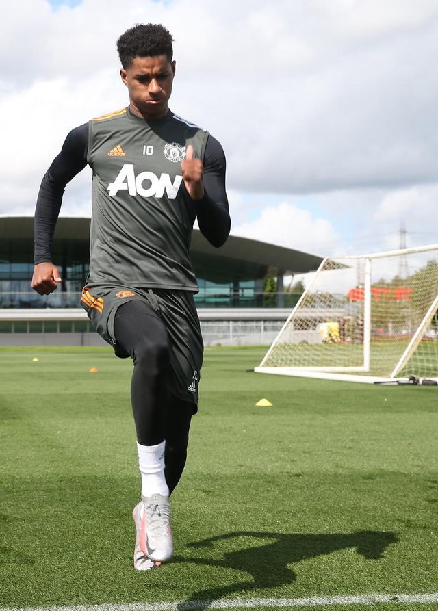 Man Utd luyện công chuẩn bị trở lại Europa League - 12 Man Utd luyện công chuẩn bị trở lại Europa League - 12